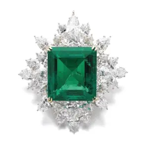 emerald of Colombian origin with a minor amount of oil in fissures