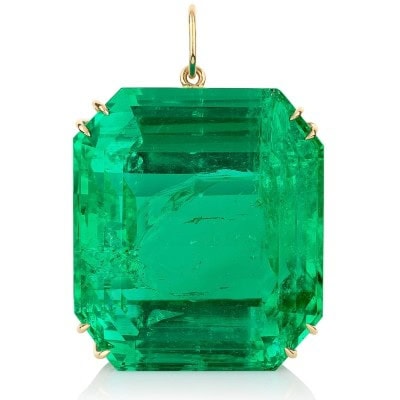 280.84 ct Colombian emerald (minor oil in fissures) in the ‘Amazon Queen’ pendant, sold at Phillip’s Geneva in May 2024 for ca. US$ 3.1 million. Photo: Phillip’s.